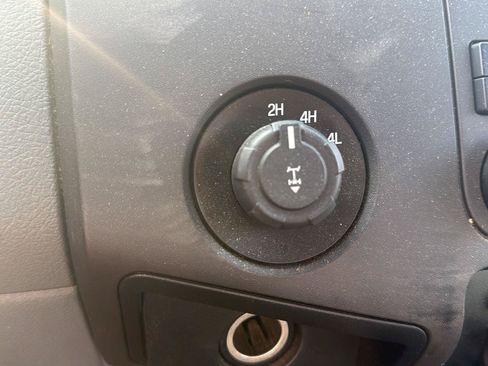 Used 2016 Ford F250 XL w/ Power Equipment Group AWD/4WD image 3