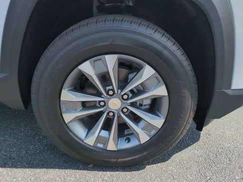 New 2026 Chevrolet Equinox LT FWD image 12