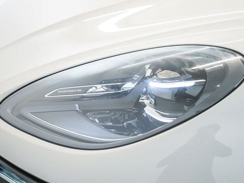 Certified 2026 Porsche Macan AWD/4WD image 15