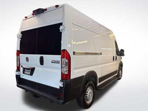 Used 2026 RAM ProMaster 2500 w/ Convenience Group FWD image 5