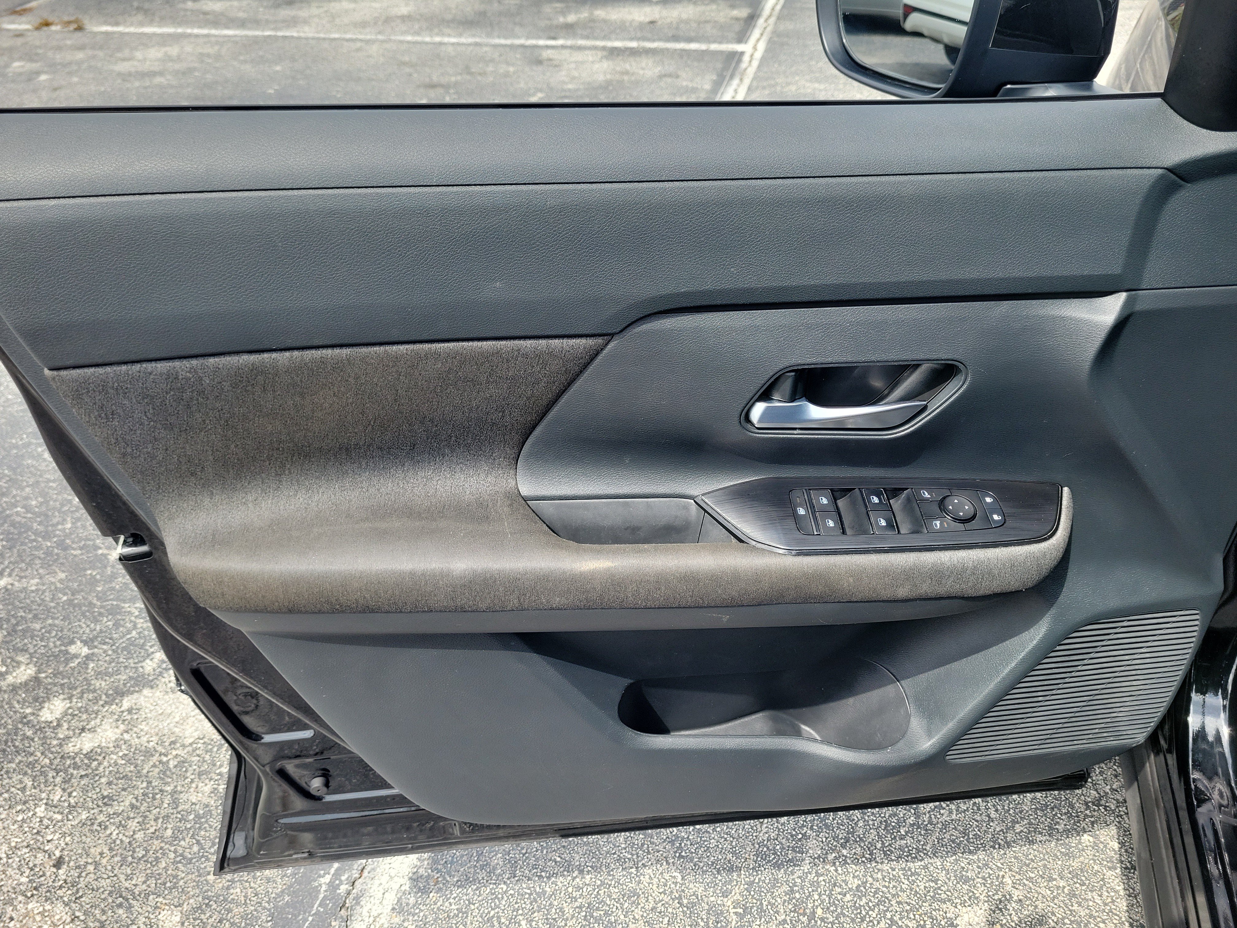 Certified 2025 Nissan Kicks SV w/ Charging Package FWD image 8