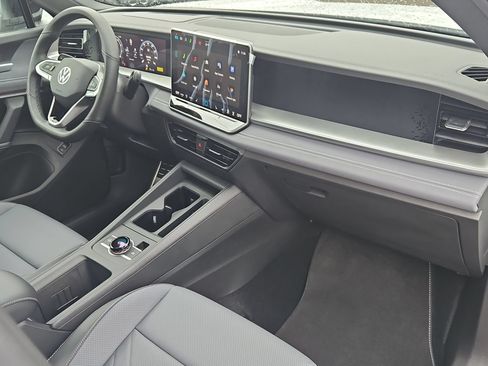 New 2026 Volkswagen Tiguan SE R-Line AWD/4WD image 30