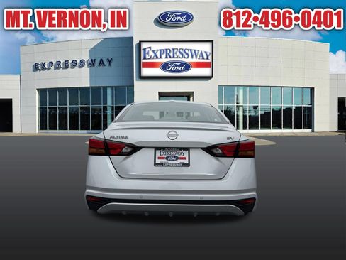 Used 2024 Nissan Altima 2.5 SV FWD image 7