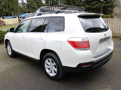 Used 2012 Toyota Highlander SE w/ Tow Pkg image 4