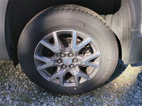 Used 2022 GMC Acadia SLT w/ Technology Package image 8