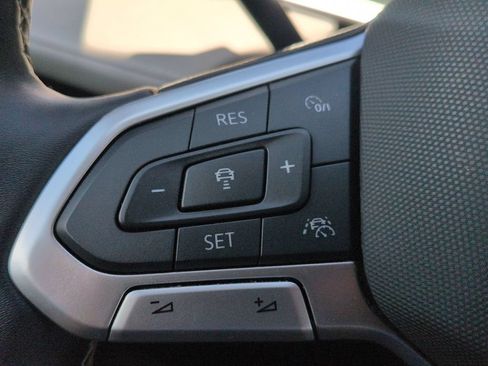 Used 2025 Volkswagen Taos SE FWD image 20