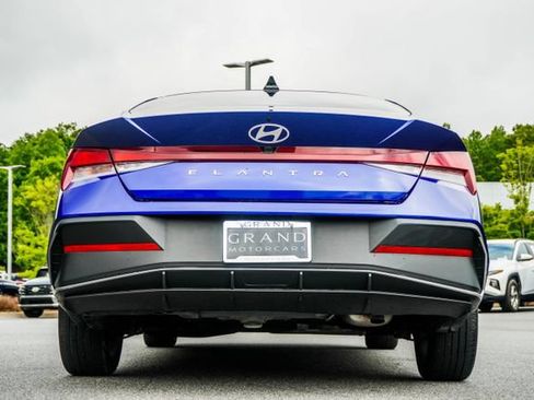 Used 2024 Hyundai Elantra SEL FWD image 12