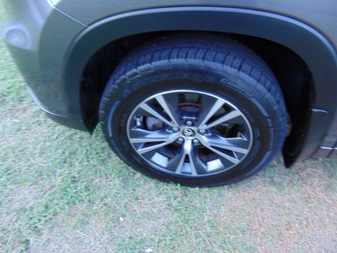 Used 2016 Toyota Highlander XLE FWD image 15
