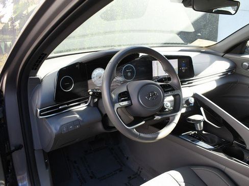 Used 2023 Hyundai Elantra SEL w/ Convenience Package image 14