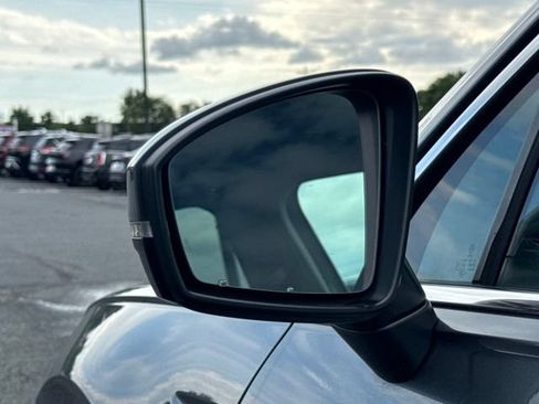 Used 2021 Volkswagen Tiguan SEL AWD/4WD image 22