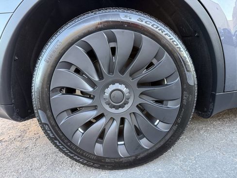 Used 2023 Tesla Model Y Long Range image 16