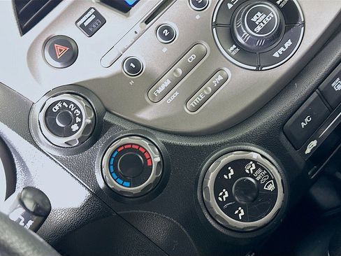 Used 2010 Honda Fit 5d Hatchback Base Auto image 15