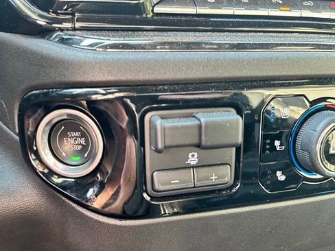 Used 2025 Chevrolet Silverado 2500 ZR2 w/ Technology Package AWD/4WD image 38
