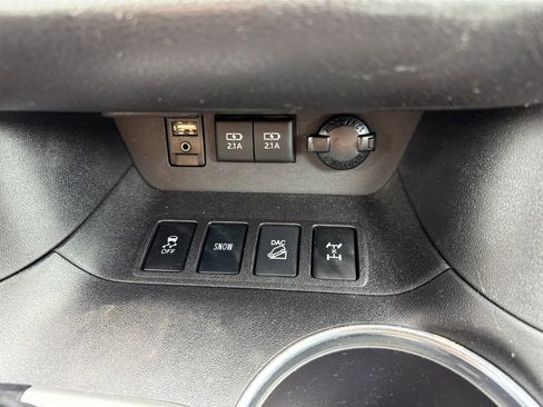 Used 2017 Toyota Highlander XLE AWD/4WD image 32