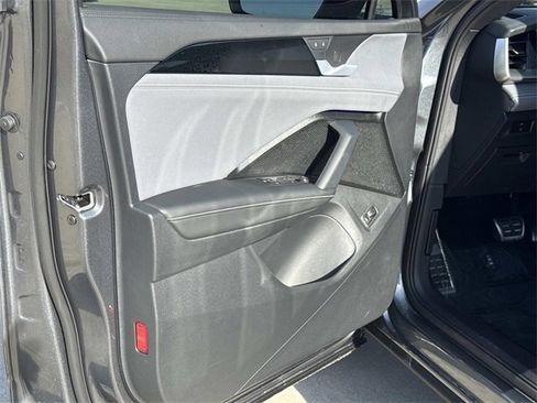 New 2026 Volkswagen Tiguan SE R-Line image 11