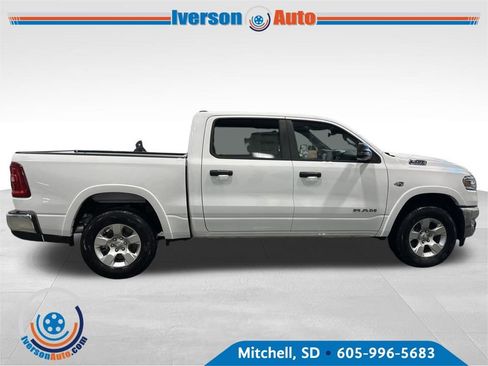 New 2026 RAM 1500 4x4 Crew Cab image 9