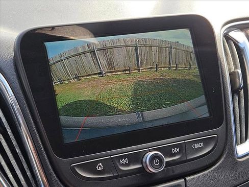 Used 2018 Chevrolet Malibu LT FWD image 10