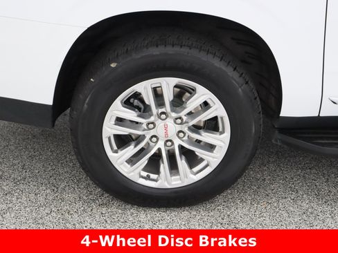 Used 2024 GMC Yukon XL SLT w/ SLT Premium Package image 6