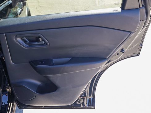 Used 2025 Nissan Rogue S AWD/4WD image 19