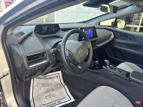 Used 2024 Toyota Prius LE image 3