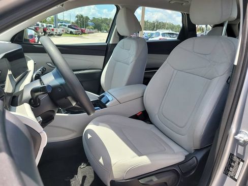 Used 2025 Hyundai Tucson SE FWD image 19