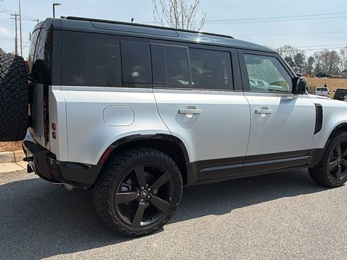 Used 2023 Land Rover Defender 110 X-Dynamic SE image 8