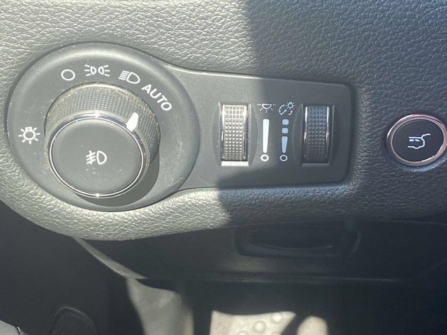 Used 2022 Jeep Cherokee Limited w/ Elite Package AWD/4WD image 28