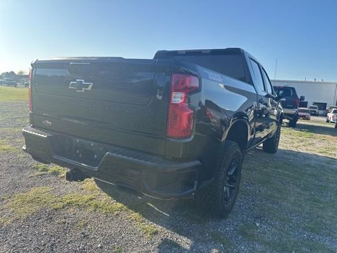Used 2024 Chevrolet Silverado 1500 Custom Trail Boss w/ LPO, Dark Essentials Package image 4