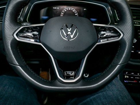 Used 2024 Volkswagen Tiguan SE R-Line image 30