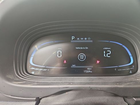 Used 2024 Hyundai Venue SEL image 16