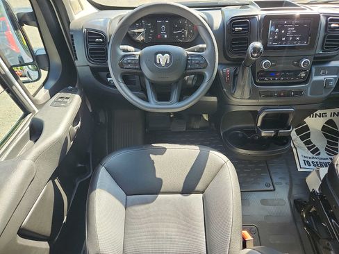 Used 2025 RAM ProMaster 2500 w/ Convenience Group FWD image 11