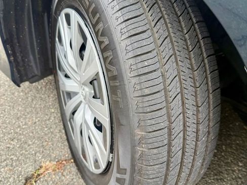 Used 2019 Toyota Camry LE image 19