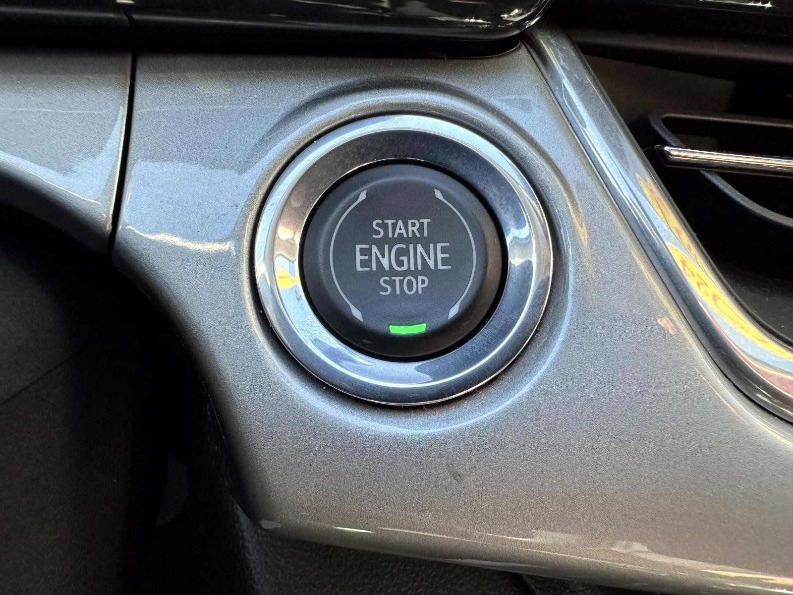 Used 2024 Chevrolet Trax LT w/ Driver Confidence Package FWD image 19
