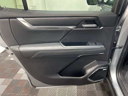 Used 2025 GMC Acadia Elevation image 23