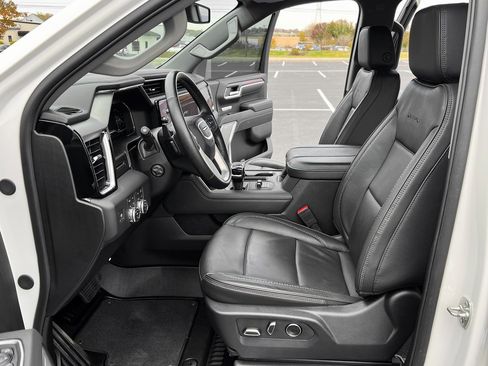 Used 2025 GMC Sierra 1500 Denali image 3