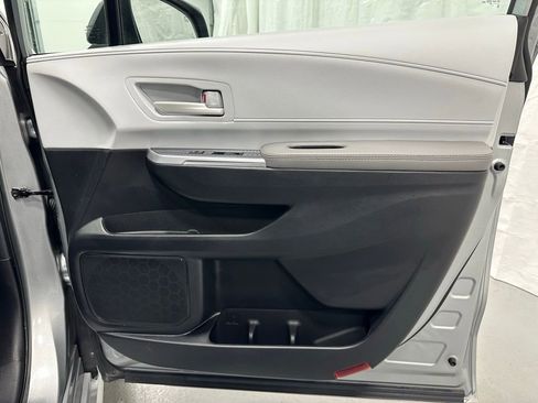 Used 2025 Toyota Sienna LE image 61