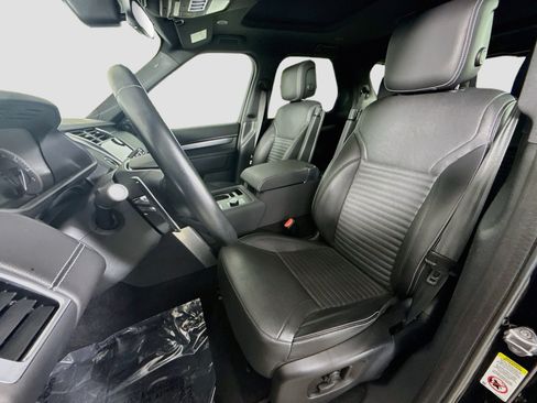 Used 2023 Land Rover Discovery S R-Dynamic AWD/4WD image 22