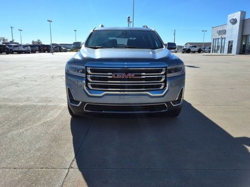 Used 2023 GMC Acadia SLE w/ Driver Convenience Package image 3