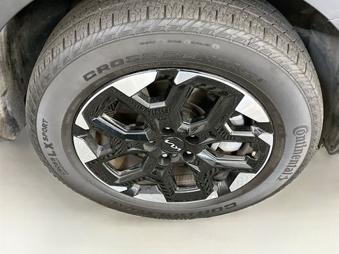 Used 2024 Kia Sorento S image 11