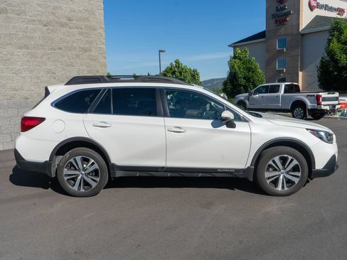Used 2018 Subaru Outback 3.6R Limited AWD/4WD image 8