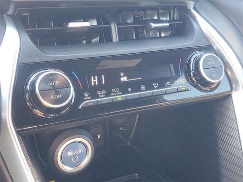 Used 2021 Toyota Venza XLE w/ Softex Package image 28