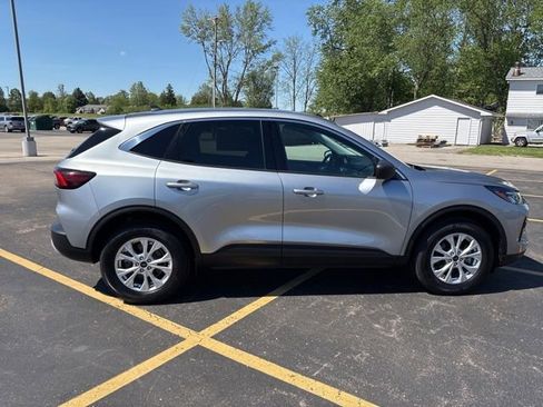 Used 2024 Ford Escape Active AWD/4WD image 2