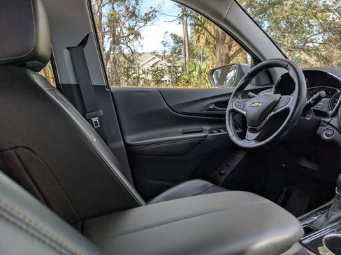 Used 2024 Chevrolet Equinox Premier image 12