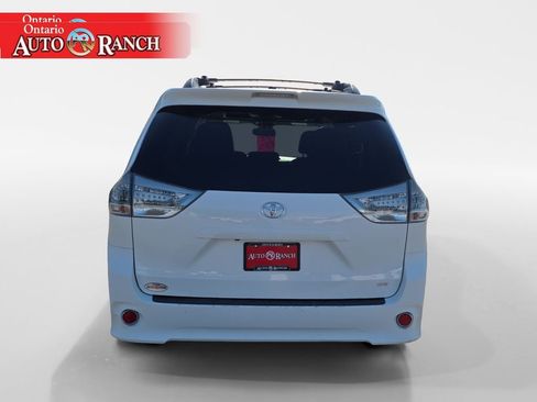 Used 2014 Toyota Sienna SE FWD image 4