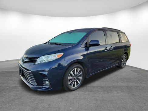Used 2018 Toyota Sienna XLE Premium AWD/4WD image 3
