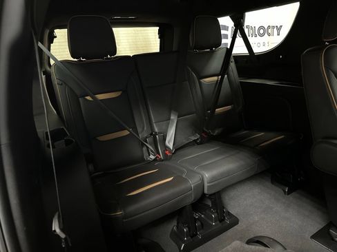 Used 2024 GMC Yukon XL AT4 w/ Technology Package AWD/4WD image 22