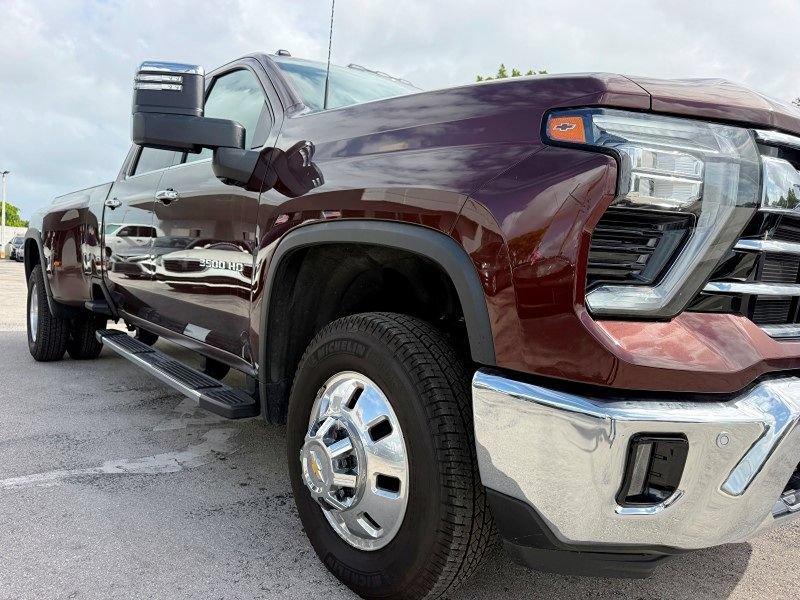 Used 2024 Chevrolet Silverado 3500 LTZ w/ LTZ Plus Package AWD/4WD image 4