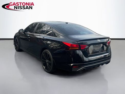 Used 2022 Nissan Altima 2.5 SR w/ Midnight Edition Package image 6