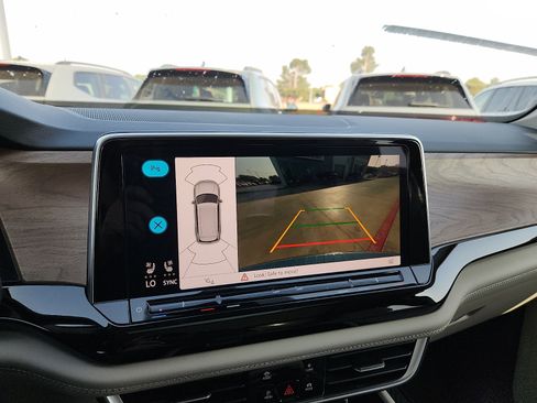 New 2026 Volkswagen Atlas SE FWD image 18