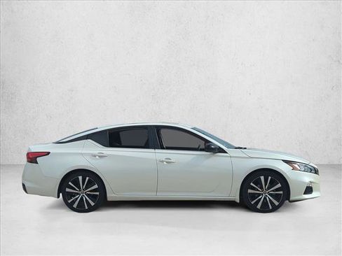 Used 2020 Nissan Altima 2.5 SR w/ Premium Package image 4